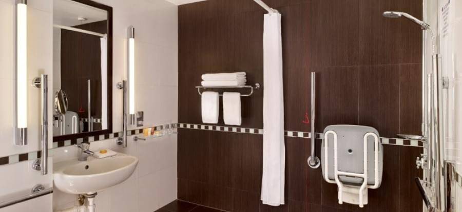 Crowne Plaza London Gatwick Disabled Ensuite