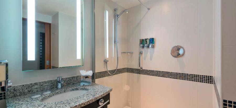 Hampton By Hilton Luton Airport Bathrooms