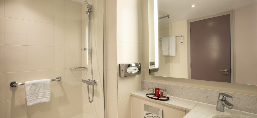 Leonardo Hotel Heathrow Airport Standard Bathroom Sm 1