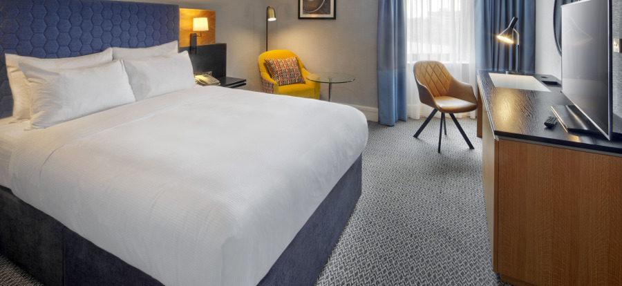 Doubletree By Hilton Manchester Airport DOUBLETREE MANCHESTER AIRPORT King Accessible Guest Room3