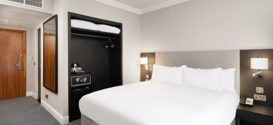 Sofitel London Gatwick Hotel Junior Suite 2