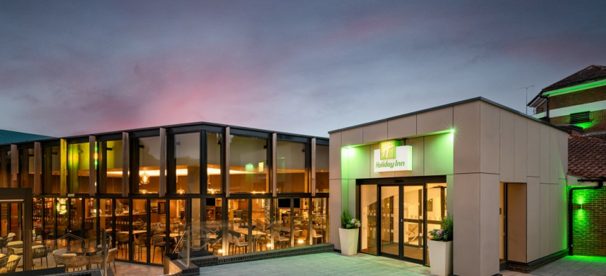 Holiday Inn Gatwick - Worth HIGW EXTERIOR NIGHT