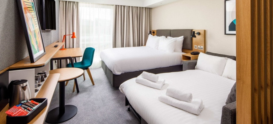 Holiday Inn Manchester Airport 18(3)