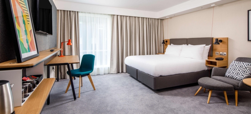 Holiday Inn Manchester Airport 24(3)