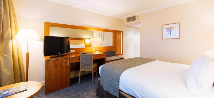 Park And Fly Hotels Gatwick Airport www.aph.com