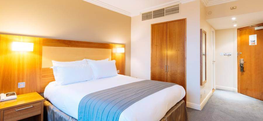 Sofitel London Gatwick Hotel Dinner Package Corner Family 3